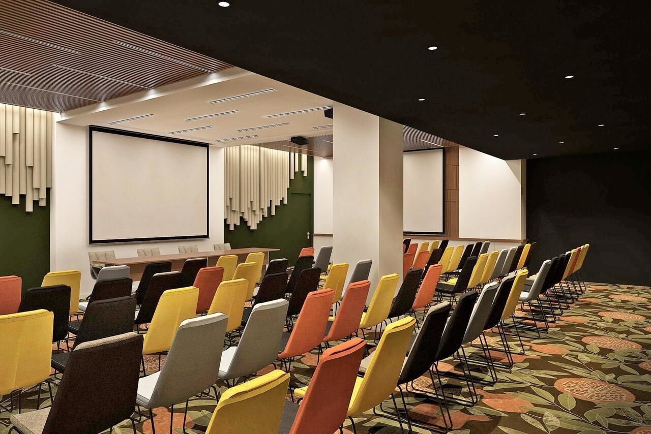 Отель Holiday Inn Yerevan - Republic Square Ереван-14